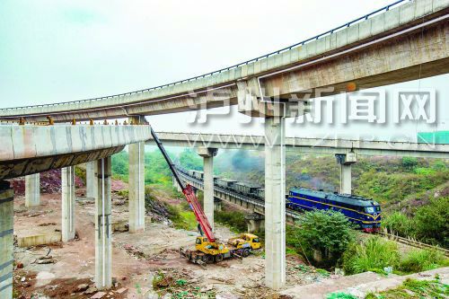 正在建設(shè)中的城西馬屋基立交。 記者 牟科 攝